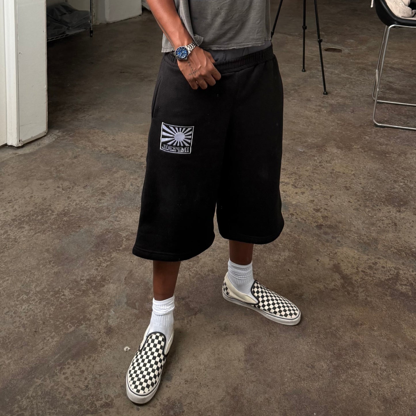 BLACK BASIC SHORTS