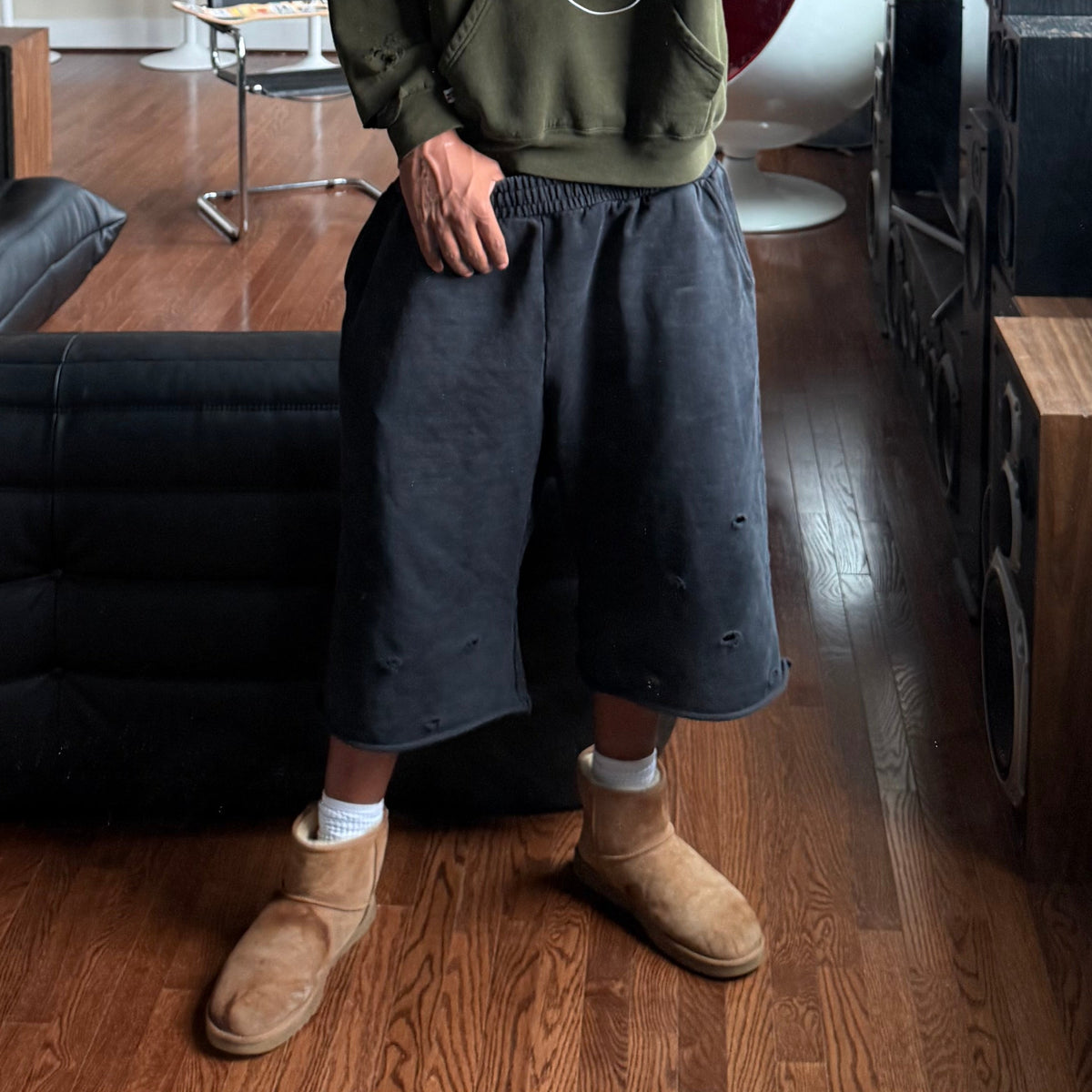 BLACK BASIC 3/4 SHORTS